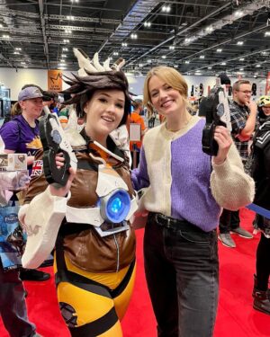 Cara Theobold Instagram - Me & Tracer & some really awesome Tracer cosplayers (& an Emily!)
Thanks everyone for coming down to Comicon this weekend 😘⚡️

@mcmcomiccon #overwatch #tracer