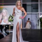 Carla Ochoa Instagram – Me enviaron estas lindas fotos del Maravilloso evento de la semana pasada #casateconlacausa realizado por @clinicalaparva @fundaciononcologica @nevadanovias @pelle__home y quise compartirlas con ustedes. Espero les gusten💖 Chile