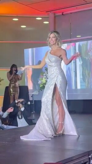 Carla Ochoa Instagram - Gracias por sus cariñosos saludos y piropos que he recibido durante todo el día. 💗 Por participar en tan hermoso evento #casateconlacausa . Todo estuvo bellísimo…Buenas noches!!! 
A soñar bonito 🤩✨