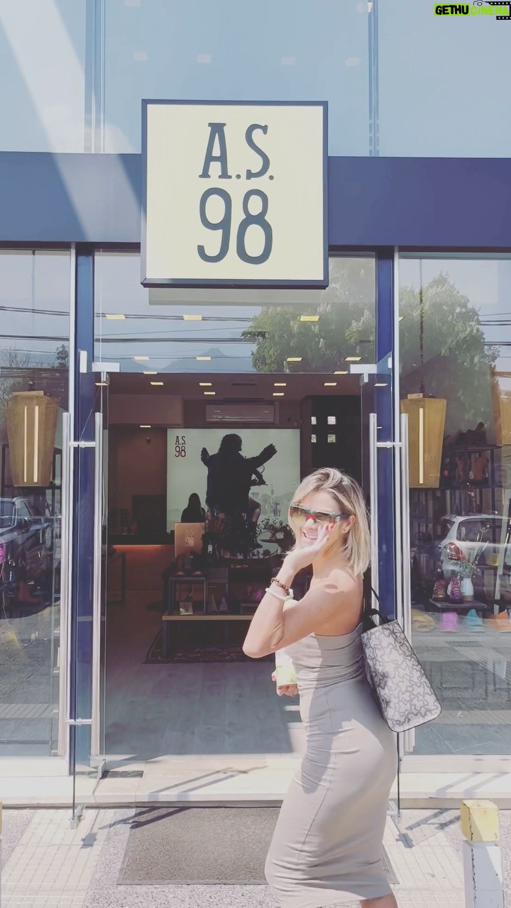 Carla Ochoa Instagram - Vine a mi tienda favorita de zapatos!!! @as98chile ❤️ En Luis Pasteur 6677, local 6 🔥