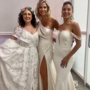 Carla Ochoa Instagram - Mágico y Maravilloso!!! #casateconlacausa 
Infinitas gracias @fundaciononcologica @clinicalaparva @nevadanovias @pelle__home y a todas las personas que hicieron posible este hermoso evento , por permitirme participar en esta causa llena de amor…
Increíblemente bellas todas💗