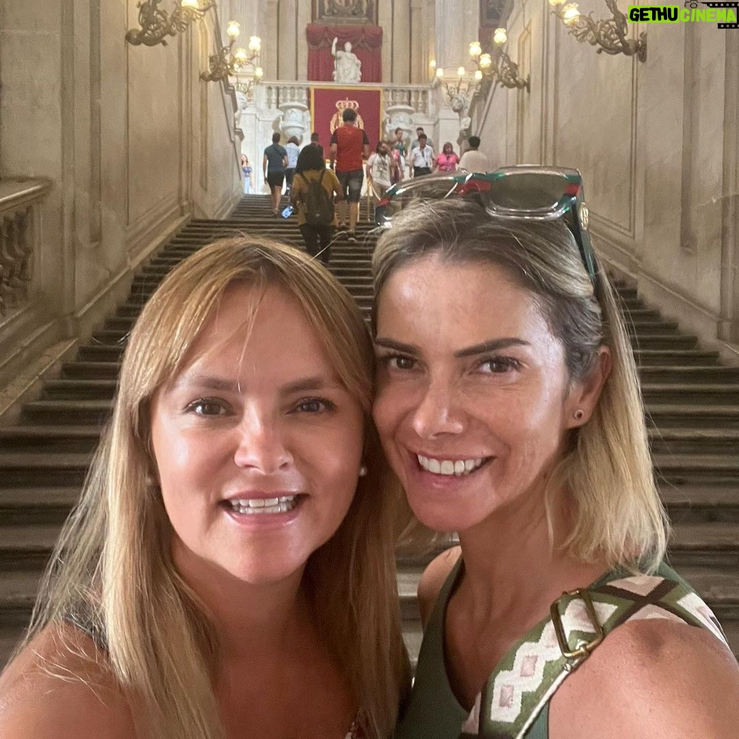 Carla Ochoa Instagram - Un mes realmente maravilloso en España hermanita. Gracias por mostrarme parte de este hermoso País.❤️🇪🇸✨
