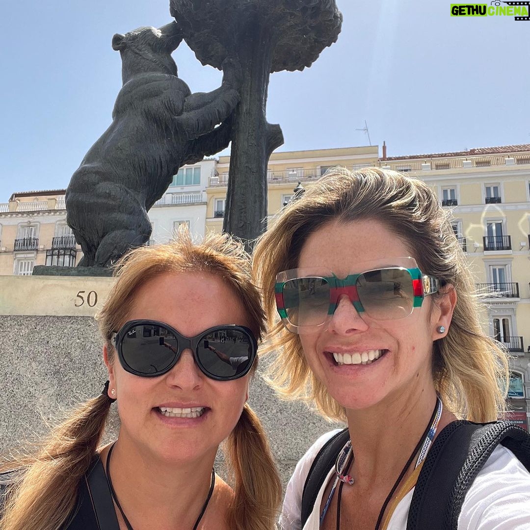 Carla Ochoa Instagram - Un mes realmente maravilloso en España hermanita. Gracias por mostrarme parte de este hermoso País.❤️🇪🇸✨