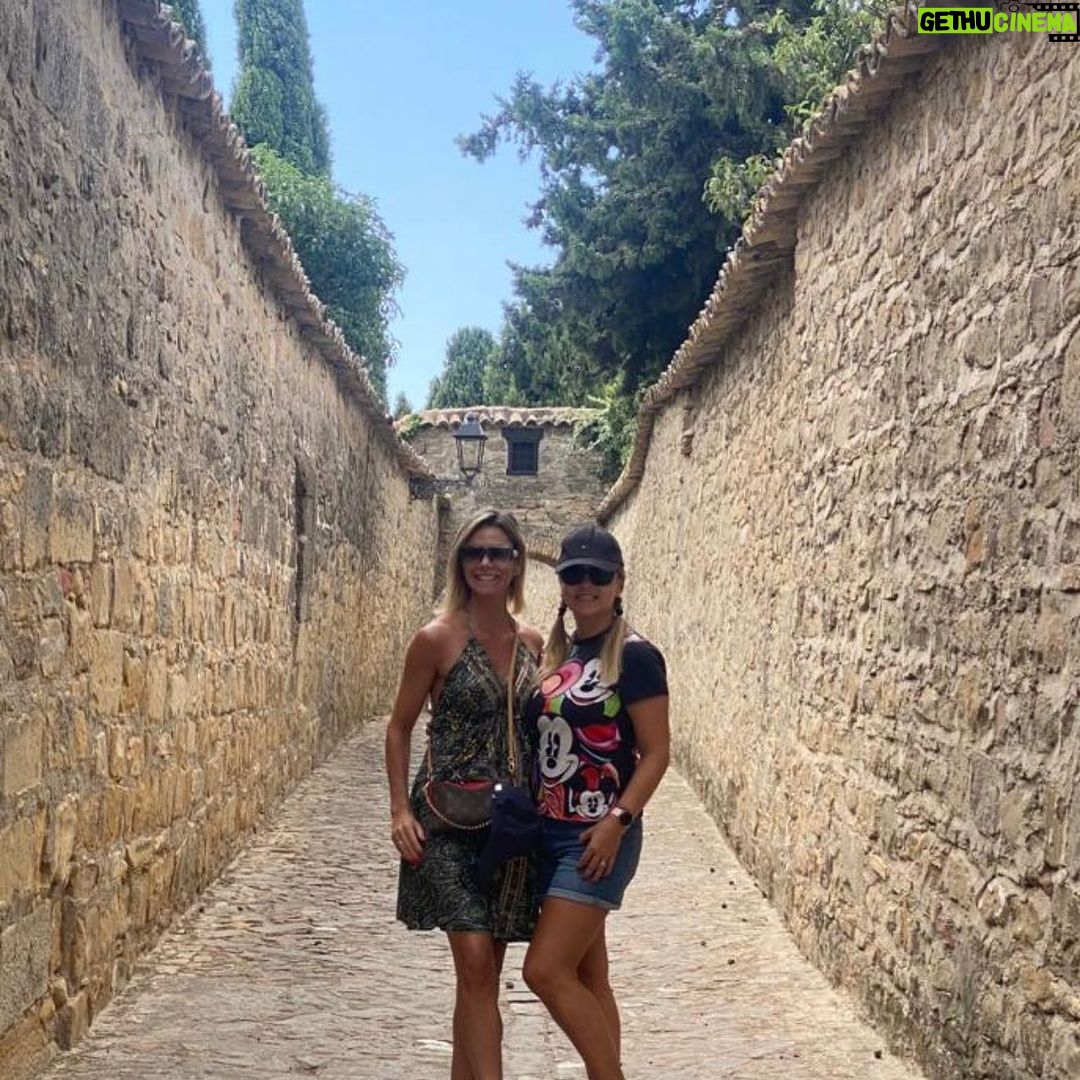 Carla Ochoa Instagram - Un mes realmente maravilloso en España hermanita. Gracias por mostrarme parte de este hermoso País.❤️🇪🇸✨