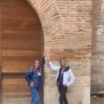 Carla Ochoa Instagram - Confía en el tiempo que suele dar dulces salidas a muchas amargas dificultades. MIGUEL DE CERVANTES SAAVEDRA. En el lugar donde nació este gran escritor .🇪🇸😍 Alcalá de Henares (Madrid)