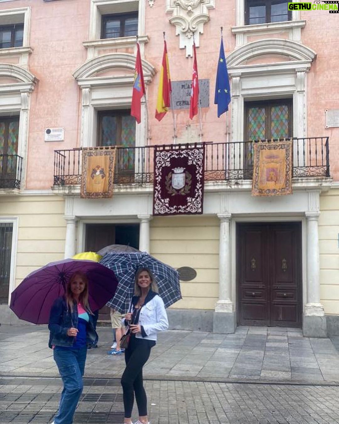 Carla Ochoa Instagram - Confía en el tiempo que suele dar dulces salidas a muchas amargas dificultades. MIGUEL DE CERVANTES SAAVEDRA. En el lugar donde nació este gran escritor .🇪🇸😍 Alcalá de Henares (Madrid)