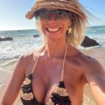 Carla Ochoa Instagram - Arena y 🌞 🎼🎼🎼🎼🎼🌊