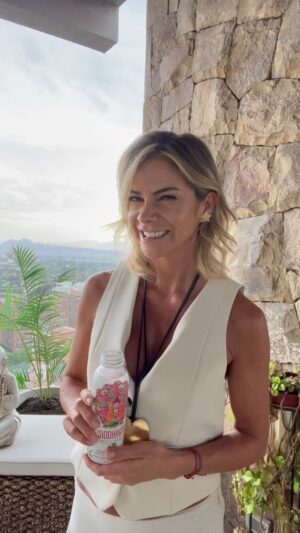 Carla Ochoa Instagram - Gracias de todo corazón todos los saludos cariñosos que me han entregado en estos días 💖🙏✨
Aquí les comparto mi secreto de belleza. @bellezaintegraldenise @clinicalaparva