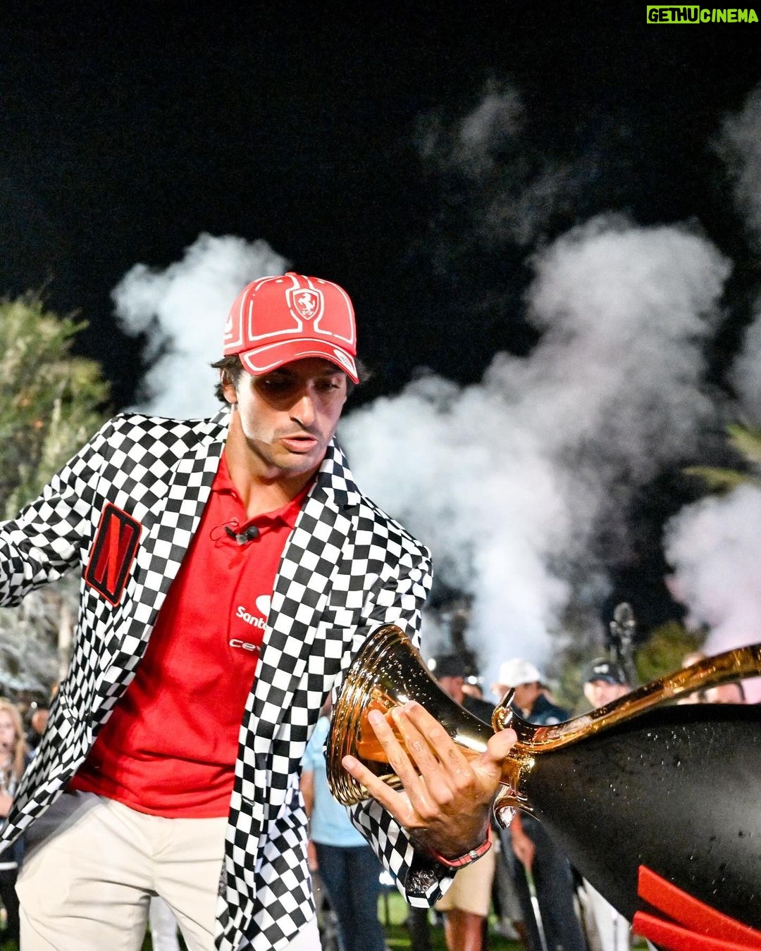Carlos Sainz Jr. Instagram - Champions of the first-ever @Netflix Cup! ⛳️🏆 Couldn't have asked for a better partner 💪🏻 @justinthomas34 Las Vegas, Nevada