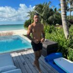 Carlos Sainz Jr. Instagram - Bahamas dump 🏝️ Ready for Vegas! ♠️♦️