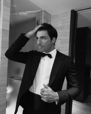 Carlos Sainz Jr. Instagram - B&W NY edition 🍎