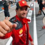 Carlos Sainz Jr. Instagram - Talk about a Singapore Send 🚀 Bravo @carlossainz55! 👏 #SingaporeGP 🇸🇬 #F1 #CarlosSainz Marina Bay Singapore