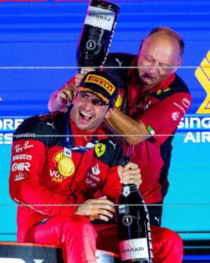Carlos Sainz Jr. Instagram - 🏆 P1 in Singapore!! SMOOTH OPERATION COMPLETED 
@scuderiaferrari 

-
#carlossainz