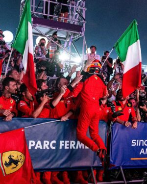 Carlos Sainz Jr. Instagram - 🏆 P1 in Singapore!! SMOOTH OPERATION COMPLETED 
@scuderiaferrari 

-
#carlossainz