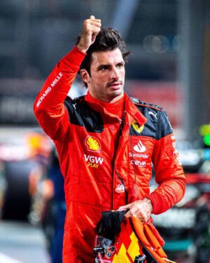 Carlos Sainz Jr. Instagram - SINGA-POLE! 💪🏻🌶️

-
#carlossainz