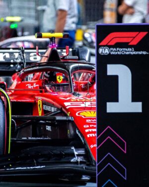 Carlos Sainz Jr. Instagram - SINGA-POLE! 💪🏻🌶️

-
#carlossainz