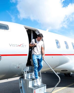 Carlos Sainz Jr. Instagram - RACE WEEK!
Here we go again ✈️

-
#carlossainz