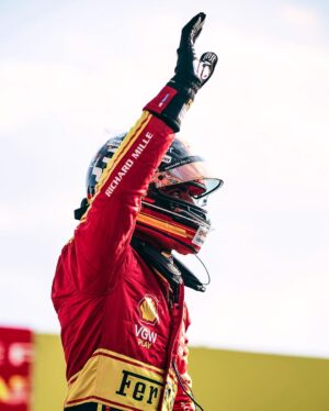 Carlos Sainz Jr. Instagram - 🇮🇹💪🏼 Yeah, we have it! Pole in Monza! Incredible to do it in front of all of you, Tifosi! Time to stay focused, we race tomorrow!!
-
#carlossainz