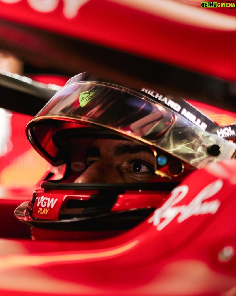 Carlos Sainz Jr. Instagram - Pre-season testing is over, ready for my 10th season in @f1! 😄 Se acabaron los tests de pretemporada, preparado para mi 10ª temporada en @f1! 😄 - #carlossainz Bahrain International Circuit