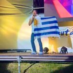 Carlos Vives Instagram - Cantar en el sur siempre me alegra el alma y el viaje por carretera me conecta con nuestras primeras giras por Latinoamérica, gracias a las casi 100 mil personas que bailaron sin sentarse un segundo en Durazno, Uruguay ❤️ 🇺🇾