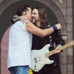 Carlos Vives Instagram - Cantamos Las Mujeres por primera vez en vivo junto a @juanes en La Puerta de Alcalá. Por su puesto, esta canción no falta en el set list para nuestro Tour de los 30 por USA🙌🏼 ¡A minutos de nuestra cita Chicago! ❤️ Próxima parada… Boston Entradas en www.carlosvives.com @loudliveentertainment Chicago IIlinoιs