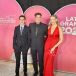 Carlos Vives Instagram - Que la música siga siendo siempre una excusa para abrazarnos y ser felices ¡Sevilla, dejas una huella imborrable en todos los que pasamos por aquí, te llevo conmigo!❤️🇪🇸 @latingrammys Sevilla, España