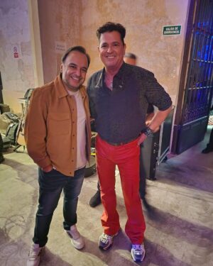 Carlos Vives Instagram - Que la música siga siendo siempre  una excusa para abrazarnos y ser felices ¡Sevilla, dejas una huella imborrable en todos los que pasamos por aquí, te llevo conmigo!❤️🇪🇸 @latingrammys