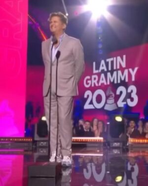 Carlos Vives Instagram - Que la música siga siendo siempre  una excusa para abrazarnos y ser felices ¡Sevilla, dejas una huella imborrable en todos los que pasamos por aquí, te llevo conmigo!❤️🇪🇸 @latingrammys