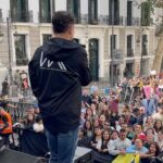 Carlos Vives Instagram - 1. Mi chica y yo amamos Madrid 🇪🇸 @claudiaelena 2. Tuvimos gratas conversaciones con la prensa española 3. Coger sol es mi debilidad 4. Los que durmieron ahí me acompañaron desde la prueba de sonido!!! Gracias 5. Que celebremos siempre lo que nos une❤️ 6. Que hay que hacer viejo Ryan... 👀 @ryancastrro 7. No importa en que lugar estaban, a todos los sentí conmigo 8. ❤️🇪🇸 Madrid, España