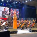 Carlos Vives Instagram - Puedo imaginarme a todos los académicos que estuvieron de acuerdo en entregarme este reconocimiento y yo me atrevería a decir que lo que más valoran no son nuestros éxitos internacionales o la innovación de nuestra propuesta musical, ni los premios, ni el hall de la fama, sino creo que ellos descubrieron que mis sueños siempre han estado aquí🇨🇴 Gracias a la Uninorte por este reconocimiento y por todo el cariño con el Universo Vives. ¡Me gradué!🎓 #VIVESUninorte @uninorteco @sinfonicadecolombia @santicruz @monsieurperine @estereobeat @nicollehorbath ¡Los quiero! Universidad Del Norte