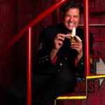 Carlos Vives Instagram – Ay qué culpa tengo yo de comer abecedario, si vengo del español, pero nacido samario.
Ay qué culpa tengo yo, que a mí me quiera la gente, si con ellos soy feliz, hasta debajo de un puente.🙌🏼 #EsoEsMondar ya disponible en todas las plataformas 🍌