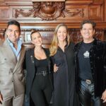 Carlos Vives Instagram - Mi semana en Madrid: 1. Estuvimos en la Conferencia CAF. Falca y Lore nos acompañaron, la felicidad❤️ @agendacaf 2. Bailé “La Bicicleta” con Pepa Bueno, que talento ja ja ja🚲 3. Falcao nos hizo llorar con sus palabras. Gracias por tanto @falcao 4. ¡Isa! Gracias por todo lo que haces con nuestra fundación @traslaperla todo ha valido la pena🤍 5. La Provincia y el Team Vives acompañándonos para nuestra masterclass “Del Guapa al Güepa” 🙌🏼 6. Me puse la pinta para encontrarme con El Rey 7. De promo en Madrid #LasMujeres 🕺🏻 8. Con La Presidenta de La Comunidad Autónoma de Madrid anunciando oficialmente nuestro concierto en La Puerta de Alcalá @isabeldiazayuso 9. Las calles de Madrid y El Tour de los 30 👏🏼 10. Las Mujeres es el nuevo #SuperDial en @cadena_dial 🔥 @juanes Que alegría venir a España 🇪🇸 ¡Nos vemos el 14 de Octubre! Madrid, España