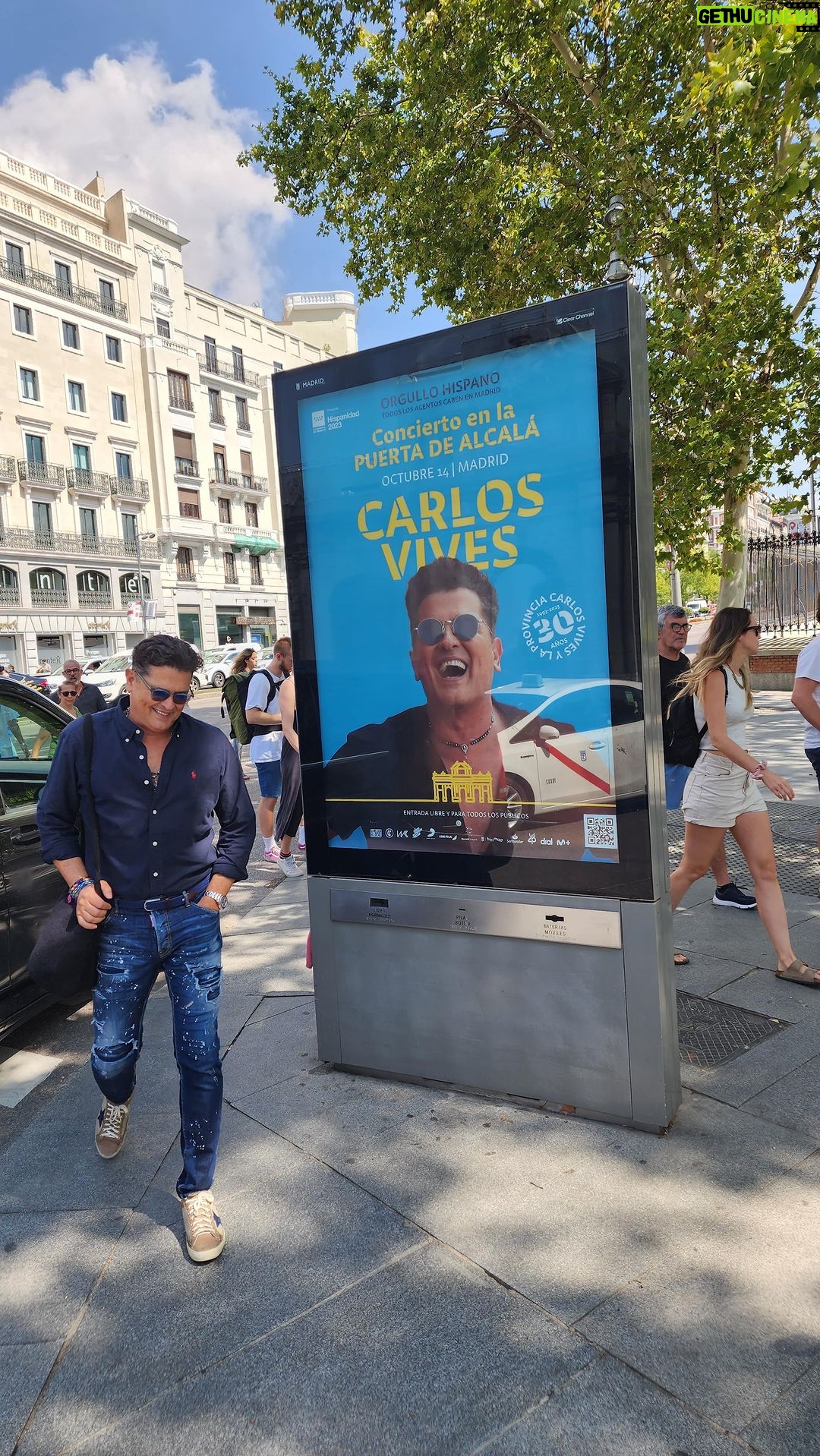Carlos Vives Instagram - ¡Madrid! Este 14 de octubre vamos a celebrar la hispanidad y la música ❤️ Volver siempre es una alegría muy grande, nos vemos en la Puerta de Alcalá 🙌🏼 @comunidadmadrid @santander_es @iberia @barcelohotelsresorts @los40spain @cadena_dial @movistar_es @wkentertainment @gairamusicalocal @sonymusicspain Puerta De Alcalá Madrid, España