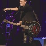 Carlos Vives Instagram - “Las Mujeres” se tomaron nuestro primer concierto de El Tour de los 30 en Nueva York ¡Que lujo! 🙌🏼 Ustedes son mi alegría, gracias por el cariño ❤️ Próximas paradas… Chicago, Boston, Dallas, Houston y muchas ciudades más 🙌🏼 #eltourdelos30 #lasmujeres @radiocitymusichall RadioCity Music Hall