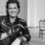 Carlos Vives Instagram - 30 años, que reto, que alegría y que nostalgia❤️ 30 años para celebrar la herencia musical y todo lo que hemos descubierto en este camino. 📸: @andresoyuela Colombia