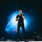 Carlos Vives Instagram - ¿Ustedes se acuerdan qué estábamos haciendo hace un mes? Por si tampoco lo pueden superar como yo, aquí les dejo unos recuerdos de esa noche inolvidable en El Campin que nos marcó para siempre. ❤️ 📸: @alejandra.mar Estadio Nemesio Camacho El Campin