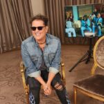 Carlos Vives Instagram - Mi semana en Madrid: 1. Estuvimos en la Conferencia CAF. Falca y Lore nos acompañaron, la felicidad❤️ @agendacaf 2. Bailé “La Bicicleta” con Pepa Bueno, que talento ja ja ja🚲 3. Falcao nos hizo llorar con sus palabras. Gracias por tanto @falcao 4. ¡Isa! Gracias por todo lo que haces con nuestra fundación @traslaperla todo ha valido la pena🤍 5. La Provincia y el Team Vives acompañándonos para nuestra masterclass “Del Guapa al Güepa” 🙌🏼 6. Me puse la pinta para encontrarme con El Rey 7. De promo en Madrid #LasMujeres 🕺🏻 8. Con La Presidenta de La Comunidad Autónoma de Madrid anunciando oficialmente nuestro concierto en La Puerta de Alcalá @isabeldiazayuso 9. Las calles de Madrid y El Tour de los 30 👏🏼 10. Las Mujeres es el nuevo #SuperDial en @cadena_dial 🔥 @juanes Que alegría venir a España 🇪🇸 ¡Nos vemos el 14 de Octubre! Madrid, España