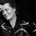 Carlos Vives Instagram - 30 años, que reto, que alegría y que nostalgia❤️ 30 años para celebrar la herencia musical y todo lo que hemos descubierto en este camino. 📸: @andresoyuela Colombia