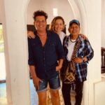 Carlos Vives Instagram - Para su consideración GRAMMY (R) Awards @recordingacademy Best Tropical Latin Album Junto a mi compadre Egidio rescatamos el cuaderno con las canciones de Rafa y lo trajimos a los estudios de Gaira Música Local para grabar Escalona como nunca antes🪗 #EscalonaNuncaSeHabíaGrabadoAsí @egidiocuadrado @gairamusicalocal @wkrecords Colombia