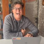Carlos Vives Instagram - ¡En estos 30 años de carrera nunca he jugado solo! Mi equipo ha sido fundamental así que ya estamos preparando la alineación para el 15 de Diciembre. Ey en serio, creo que se van a sorprender ja ja ja, los quiero❤️ @bnpparibascardif.co presenta: “Rumbo al Campín: capítulo 5” Estadio Nemesio Camacho El Campín