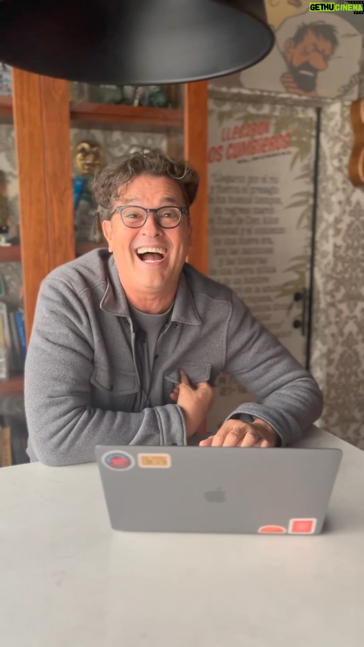 Carlos Vives Instagram - ¡En estos 30 años de carrera nunca he jugado solo! Mi equipo ha sido fundamental así que ya estamos preparando la alineación para el 15 de Diciembre. Ey en serio, creo que se van a sorprender ja ja ja, los quiero❤️ @bnpparibascardif.co presenta: “Rumbo al Campín: capítulo 5” Estadio Nemesio Camacho El Campín