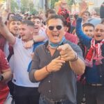 Carlos Vives Instagram - El fútbol siempre ha sido fundamental en mi vida. Desde que cantaba los goles del Unión con mi papá hasta ahora ¡Estamos listos para cantarle al estadio más importante de nuestro país, estamos listos para jugarnos el partido de nuestras vidas con La Provincia! Tengo el mejor equipo del mundo🙌🏼⚽️ Nos vemos en 4 días🚨 @bnpparibascardif.co presenta: “Rumbo Al Campín: Capítulo 4” Estadio El Campín Bogtá