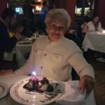 Carlos Vives Instagram - Nuestra jefa, nuestra madre, nuestro ejemplo cumple 89 años ¡Y sigue moliendo! Como buena paisa maicera. Gracias por tu ejemplo y tu sonrisa. Feliz cumpleaños, te amamos❤️ #AracellyRestrepo