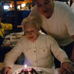 Carlos Vives Instagram - Nuestra jefa, nuestra madre, nuestro ejemplo cumple 89 años ¡Y sigue moliendo! Como buena paisa maicera. Gracias por tu ejemplo y tu sonrisa. Feliz cumpleaños, te amamos❤️ #AracellyRestrepo