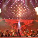 Carlos Vives Instagram - ¿Ustedes se acuerdan qué estábamos haciendo hace un mes? Por si tampoco lo pueden superar como yo, aquí les dejo unos recuerdos de esa noche inolvidable en El Campin que nos marcó para siempre. ❤️ 📸: @alejandra.mar Estadio Nemesio Camacho El Campin
