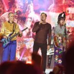 Carlos Vives Instagram - ¿Ustedes se acuerdan qué estábamos haciendo hace un mes? Por si tampoco lo pueden superar como yo, aquí les dejo unos recuerdos de esa noche inolvidable en El Campin que nos marcó para siempre. ❤️ 📸: @alejandra.mar Estadio Nemesio Camacho El Campin