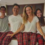 Carlos Vives Instagram - Bienvenido 2024❤️  1.⁠ ⁠Mi deseo es que siempre estemos así, abrazados y queriéndonos  2.⁠ ⁠⁠Te amo, eres mi alegría @claudiaelena  3.⁠ ⁠⁠Navidad en familia, nada igual🙌🏼  4.⁠ ⁠⁠Desde Montreal, Santa Marta y Bogotá, encontramos el lugar perfecto para compartir juntos en nuestro país que amamos 🇨🇴  5.⁠ ⁠⁠Que alegría los primos reunidos. ¡Los amo!  6.⁠ ⁠⁠Felicidad y mucho amor para este año que empieza Colombia