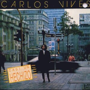 Carlos Vives Instagram - En 1989 grabé esta canción para mi disco “Al centro de la ciudad” y 3 años después la grabó Jerry para “Cuenta Conmigo” que se convirtió en el álbum de salsa más vendido en la historia🙌🏼 Volvernos a encontrar en Panamá y vivir este momento fue una alegría muy grande. Te quiero Jerry, sigues con la misma cara de pelao’ ja ja ja gracias por tus canciones. @jerryrivera