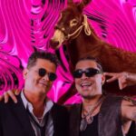 Carlos Vives Instagram - Que viva Calixto y este himno para todos en Navidad🍾 1. Ryan, Corazón y yo… Sí, Corazón es nuestra burra linda ja ja ja 2. Mañana 7pm “Los Sabanales 3.0” con @ryancastrro 3. Todo fue muy loco y muy cool en el rodaje de este video. 4. ¡Tia! A bailar que llegaron “Los Sabanales 3.0”! 5. Para “Los Sabanales 3.0” lo que se necesita es estilo. Colombia