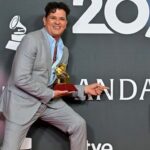 Carlos Vives Instagram - ¡VIVA EL VALLENATO! Gracias a La Academia por reconocer nuestra música, este disco que hicimos con La Provincia porque “Escalona nunca se había grabado así”… Gracias a mi sello Gaira Música Local y a WK Records por apoyarnos y trabajar para que todos escucharan las canciones de Rafa. Por supuesto, gracias a Rafael Escalona por ser el juglar que con su música me inspiró a crear mi sonido sin perder nuestra identidad. Ganamos mejor álbum cumbia/vallenato❤️🇨🇴🪗 @gairamusicalocal @wkrecords @latingrammys Sevilla, España